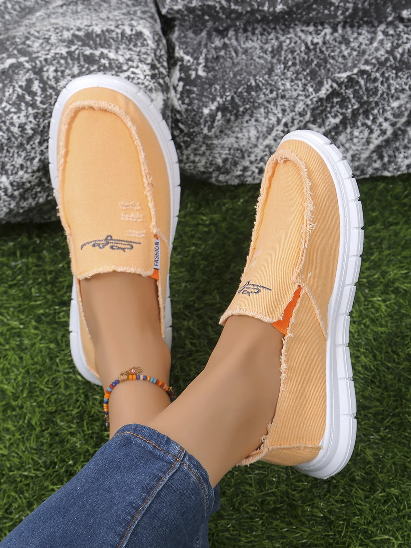 Damen-Slip-On-Schuhe aus Segeltuch, lässige Slipper mit Gänseblümchen-Stickerei, bequeme, leichte Wanderschuhe für den täglichen Gebrauch – Detail 10