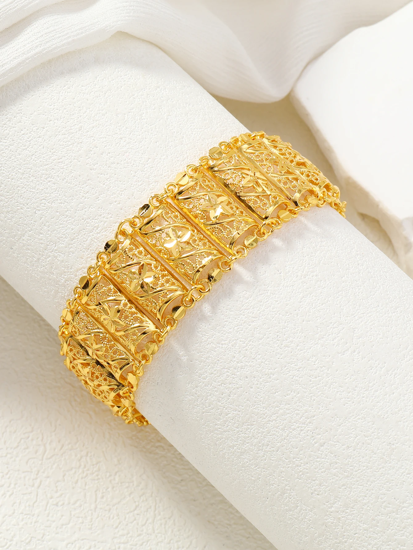1 Middle Eastern Saudi Arabia hollow chain patch bead women's golden bracelet