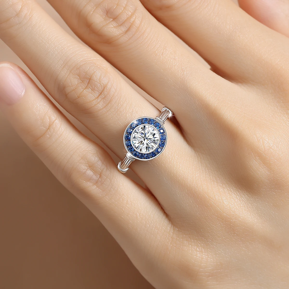 925 Silber Klassische Moissanit-Diamantringe für Damen, Luxuriöse Eingelegte Blaue Korund-Halo-Ringe für Hochzeit und Party – Detail 10