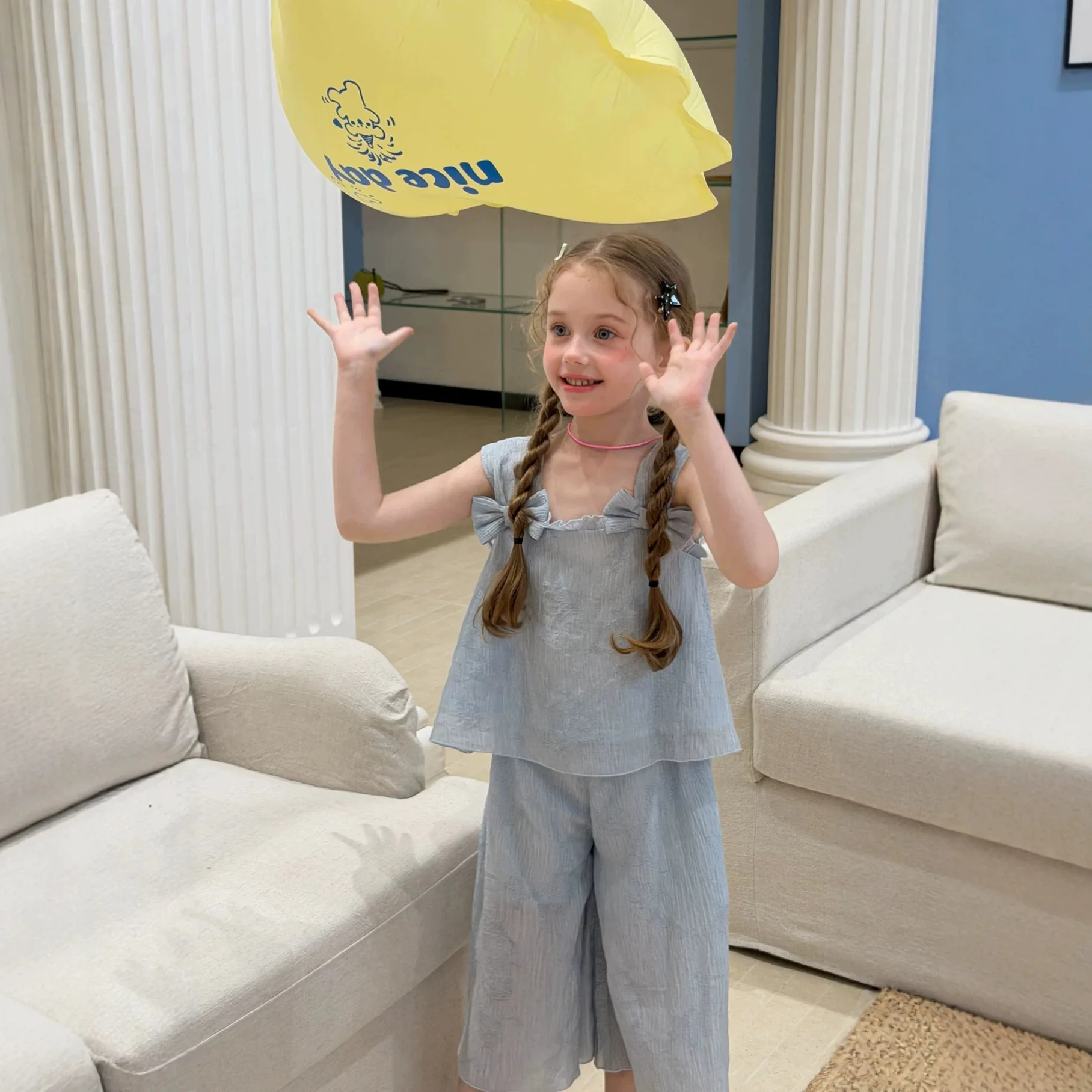 2026 Summer Girls' High-end Minimalist Suspender Bow Solid Seven Inch Wide Leg Pants Little Girl Two-piece Set