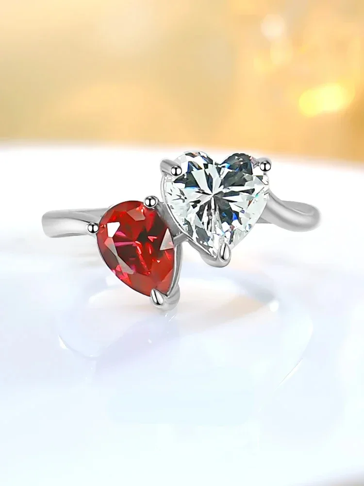 A niche design with contrasting colors double stone love ring high carbon diamond small and sweet daily life