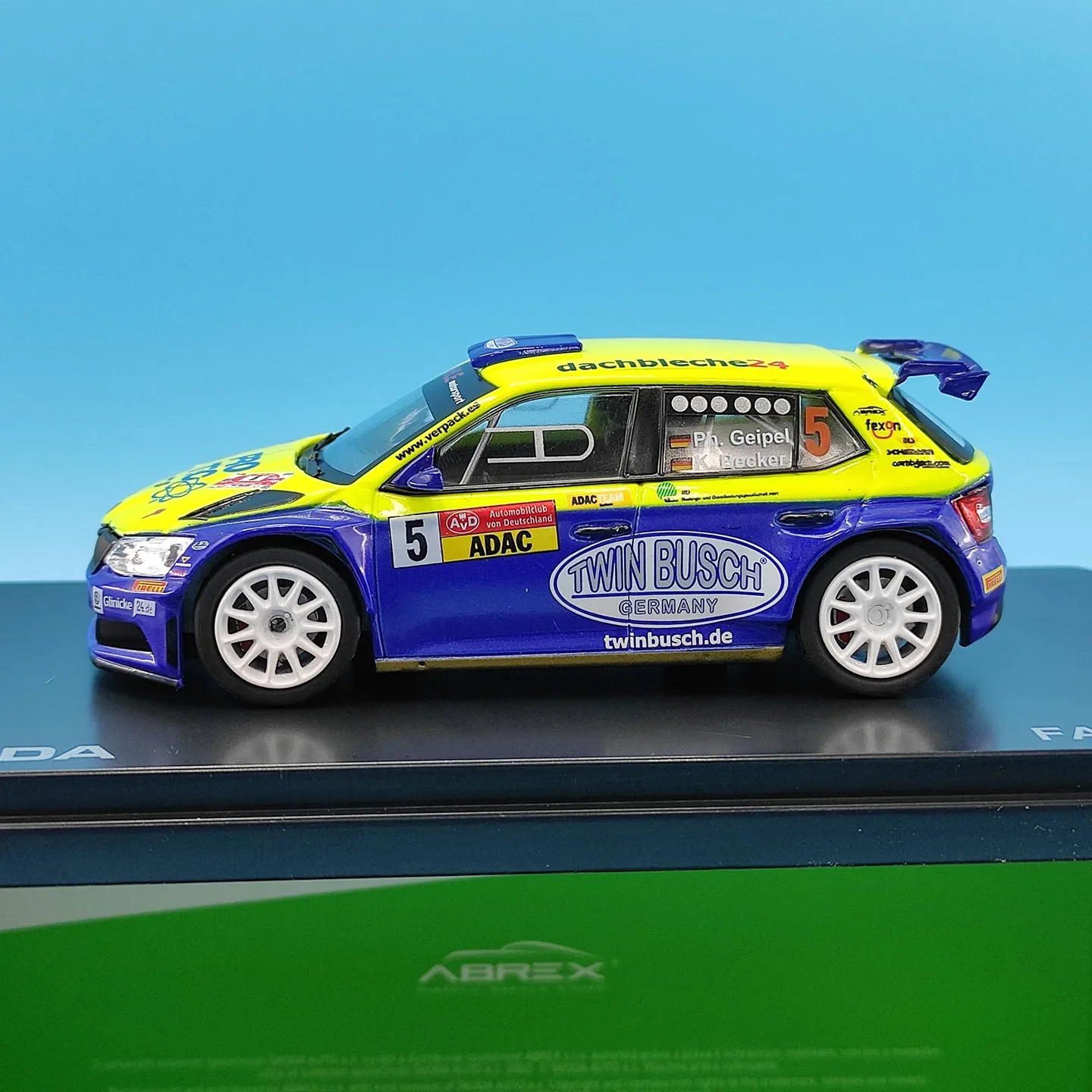 Diecast Car Model Collection Engineering Vehicle Motorcycle Rally Car Tram Static Display Toy Gift