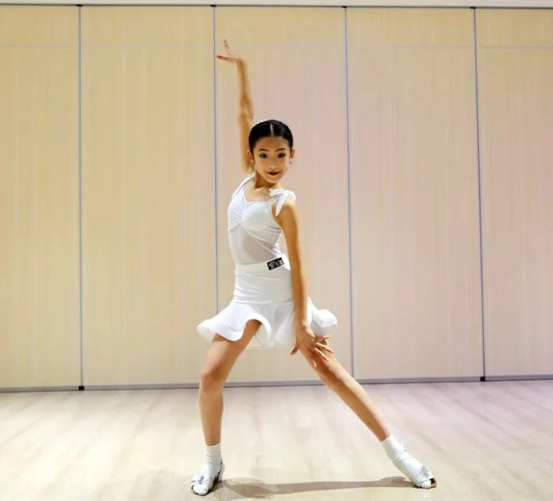 Zomer nieuwe stijl Latin dans oefen- en prestatiekostuums voor kinderen, meisjes en Latin danskostuums voor kinderen