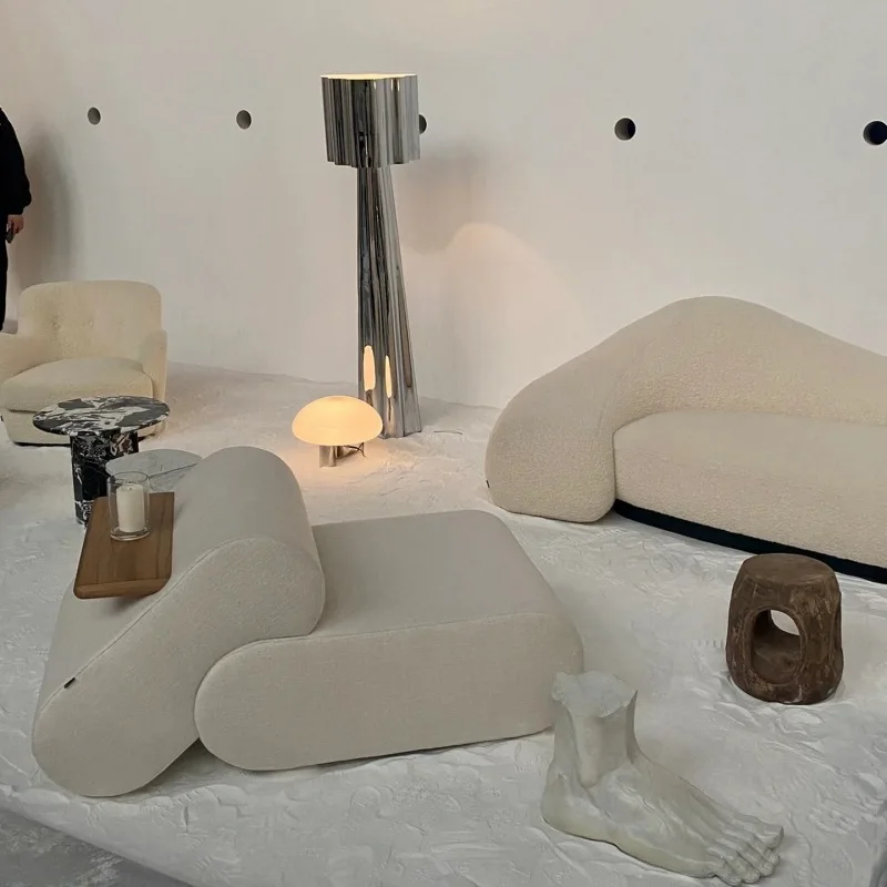 Sofá de volta com mesa de chá