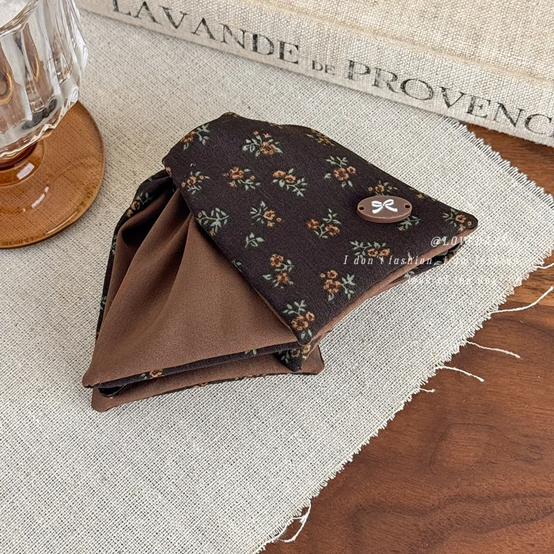 

Заколка-краб треугольная с цветочным узором в корейском винтажном стиле Maillard для осени и зимы, элегантная заколка-акула для женских причесок и хвостов