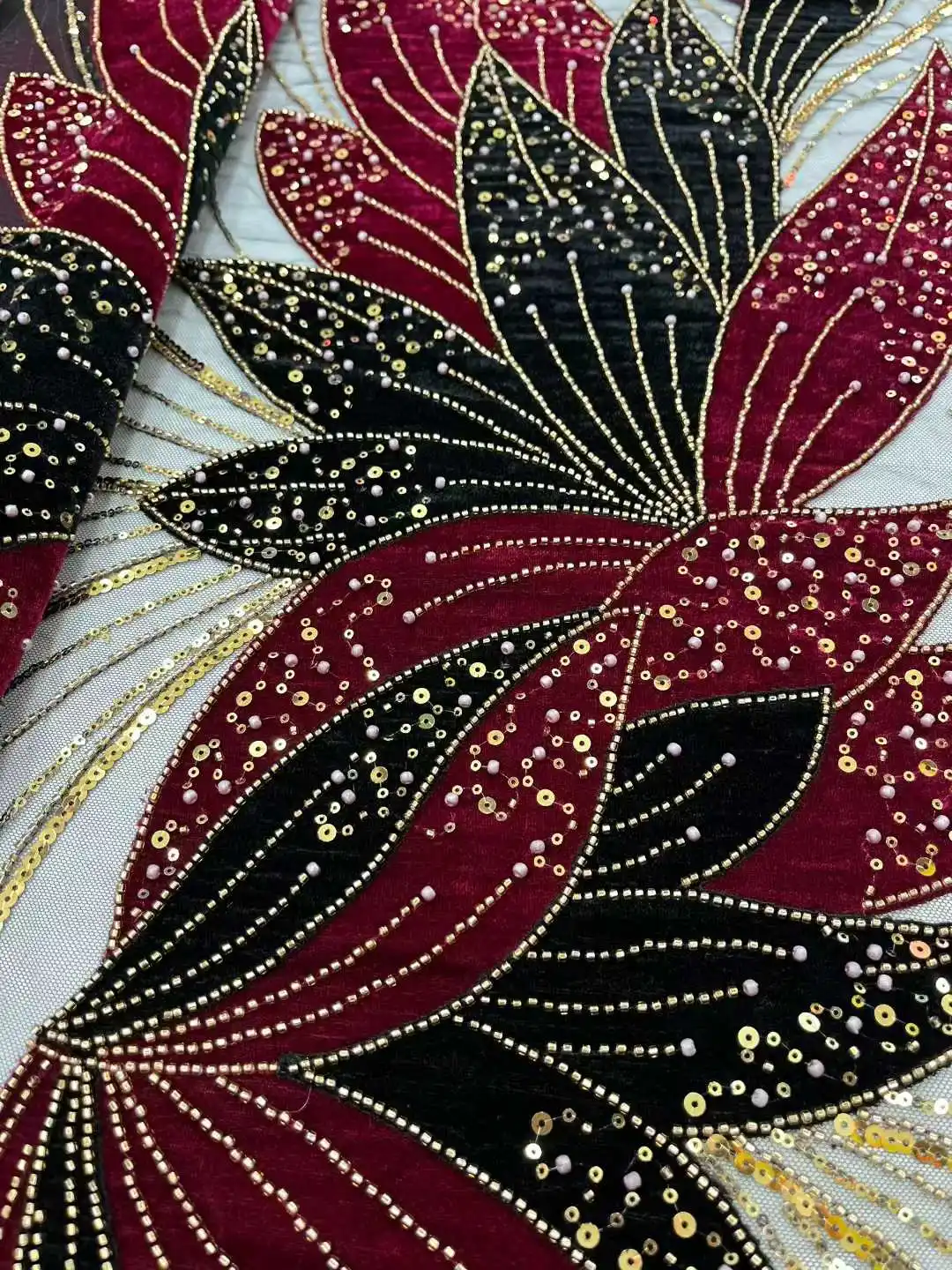 Afrikaanse fluwelen kantstof 2025, hoge kwaliteit met kralen en paillettenborduurwerk Franse Nigeriaanse kantstof voor bruiloft AH1440