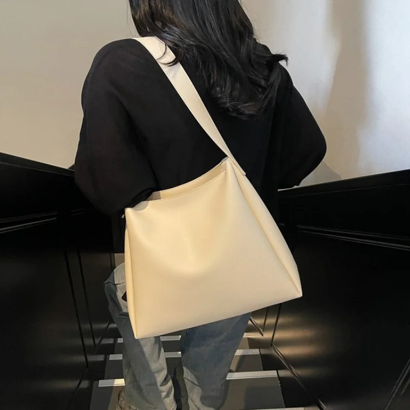 

High-End Women's Fashionable Elegant Leather Tote Bag Paris Popular Casual Simple Vintage Ladies Crossbody Bag