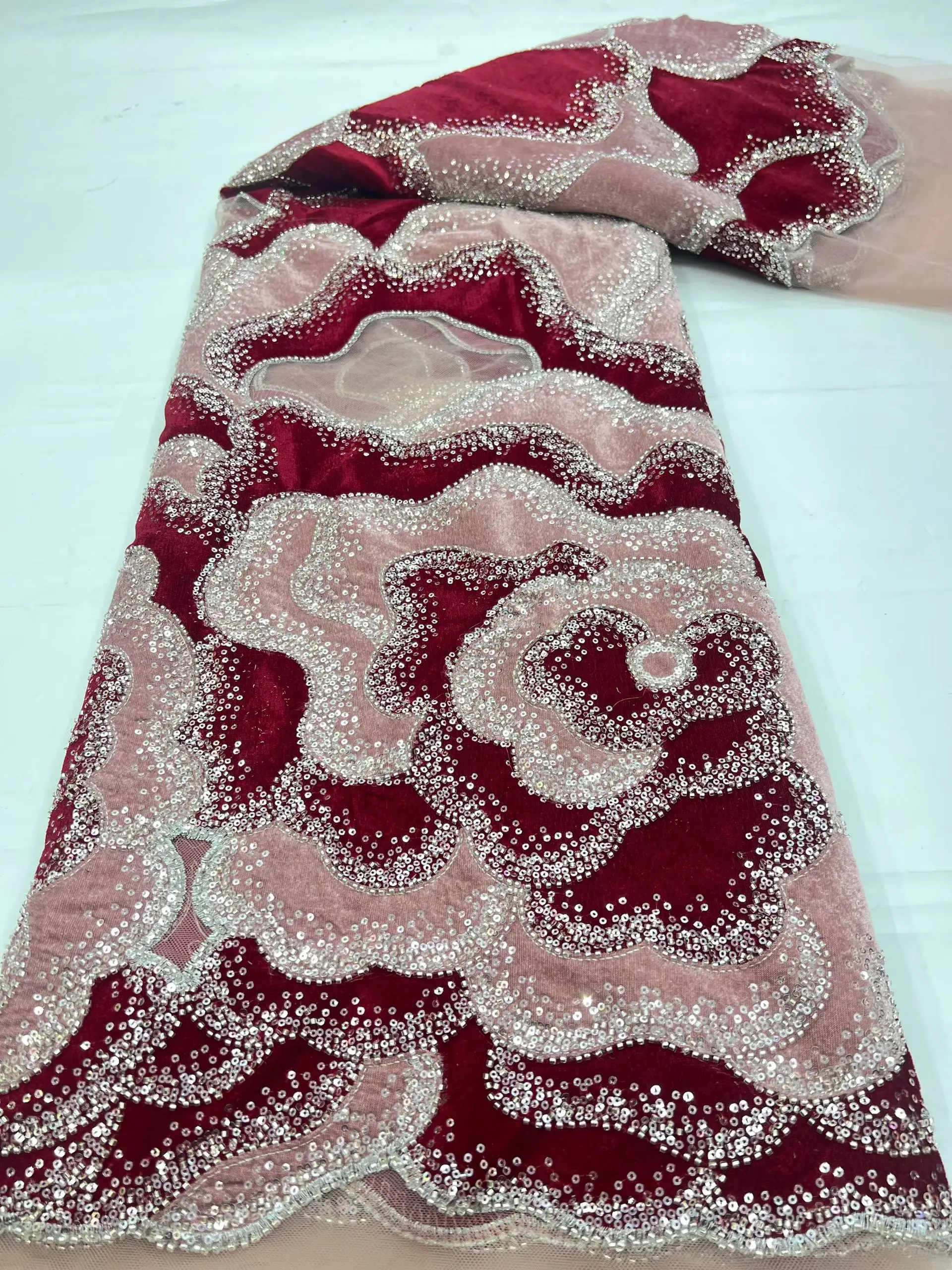 

Новый стиль, бордовое вино, бархатная африканская кружевная ткань с блестками и бисером, 2026, высококачественные бусины ручной работы, французская кружевная ткань KHD26120