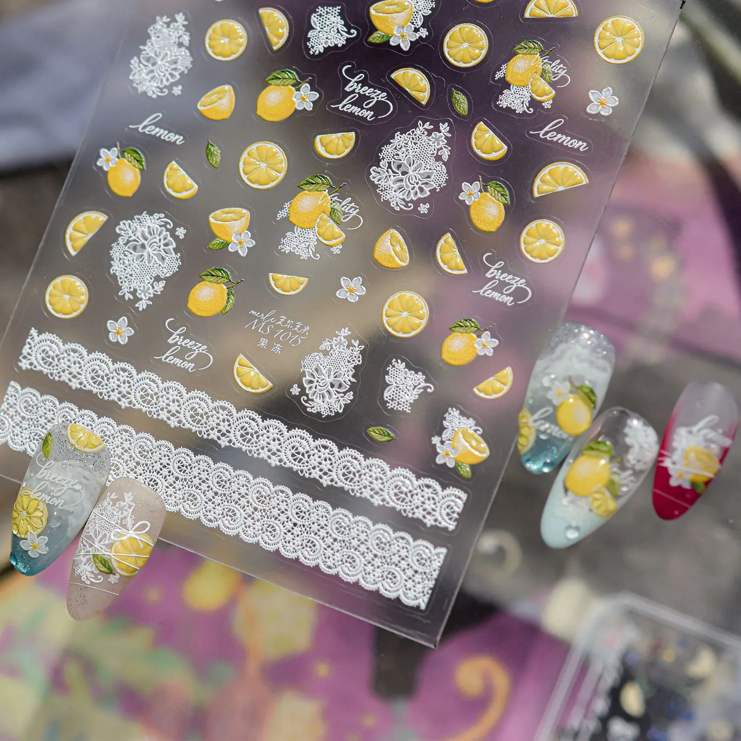 Breezy Lemon 5D Nagelaufkleber Zitronenscheibe Weiße Spitzenkante Frische Weiße Blume Ländlicher Stil Selbstklebende Aufkleber Natürlich DIY