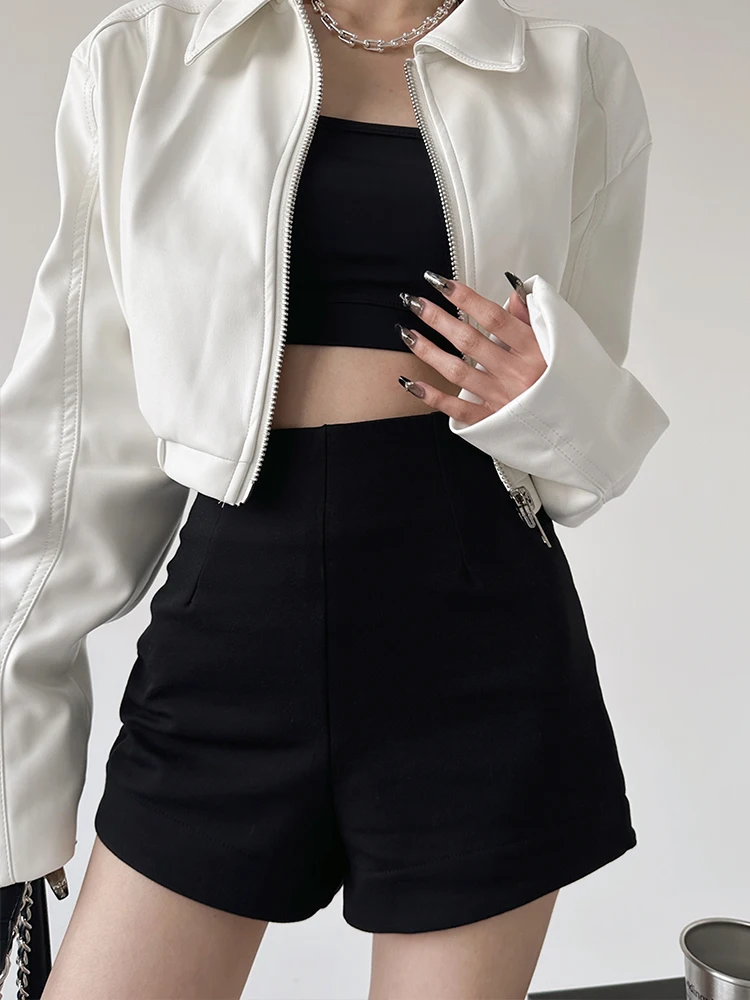 Giacca da motociclista in pelle da donna, design alla moda per primavera autunno, capo esterno corto e di tendenza, vestibilità ampia per il commuting