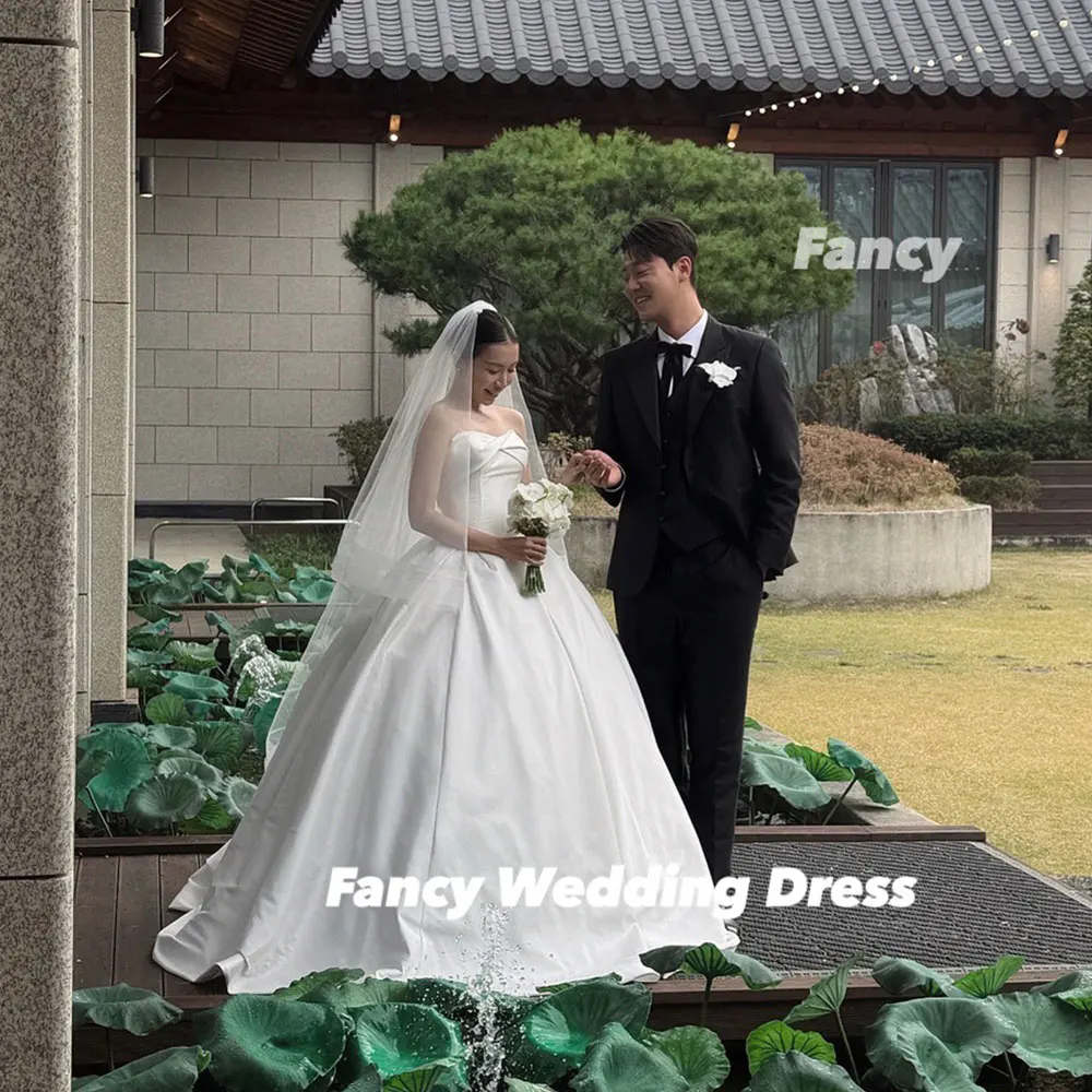 Fancy Luxury Korea A Line Main Wedding Dress Photo Shoot Strapless Soft Satin Prom Gown Back Corset Customized 웨딩드레스
