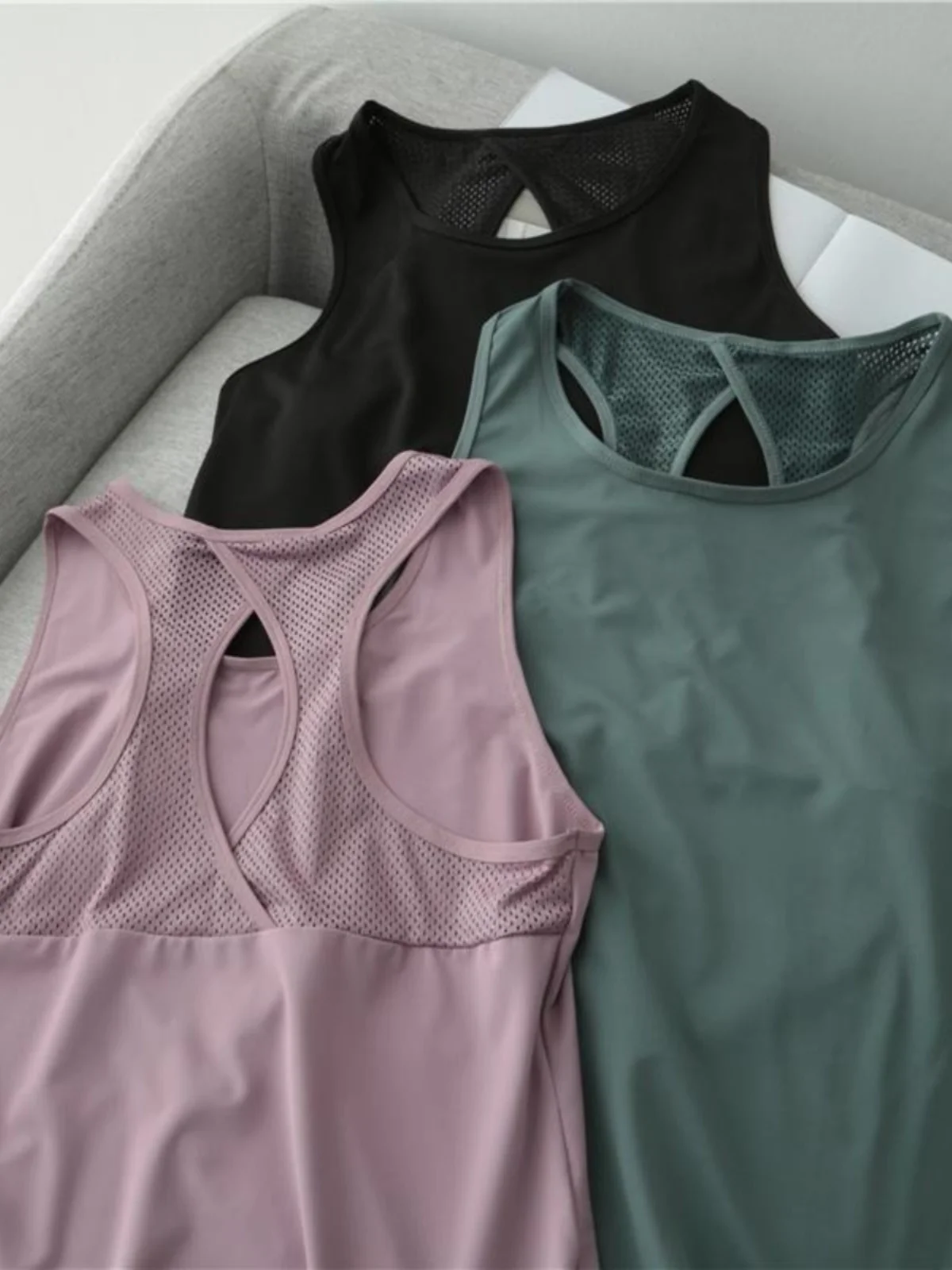 

Женская летняя свободная майка больших размеров для спорта и повседневной носки, с вырезами, без бретелек, для ношения под одеждой, для города