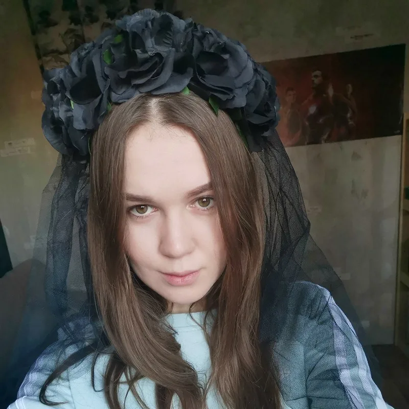 

1 шт., головной убор на Хэллоуин, черная мертвая вуаль, повязка на голову с цветком розы, красные цветы розы, костюм для вечеринки, косплей, готический ретро, обруч на голову ведьмы