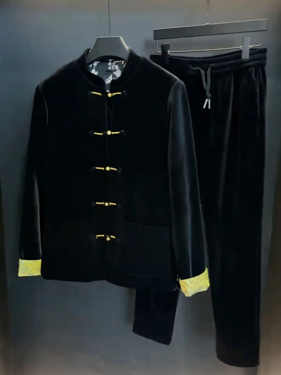 

Новый весенне-осенний мужской роскошный комфортный костюм-двойка в стиле тан, модный, универсальный, легкий в уходе, без фирменной маркировки