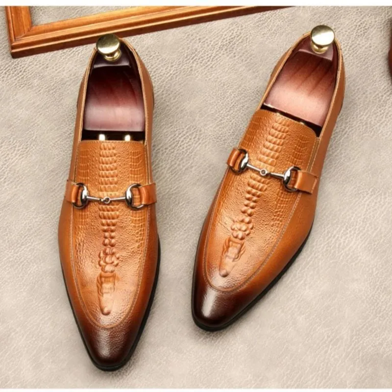 

Мужская повседневная деловая обувь с крокодиловым принтом - британские модные модельные туфли из тисненой кожи с острым носком