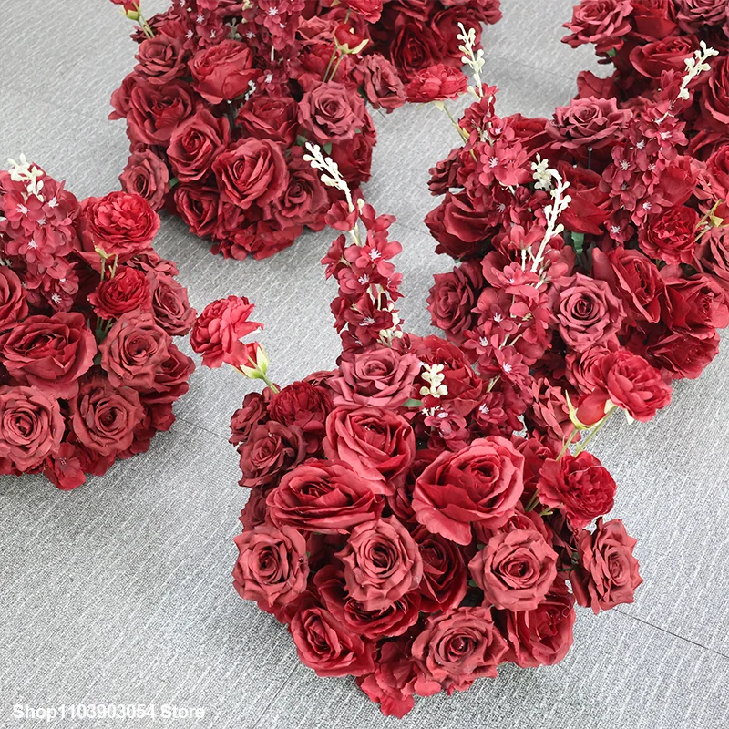 Luxuriöses Blumenarrangement aus roten Burgunderrosen und Delphinien für Hochzeitskulissen, Restaurant-Tischdekoration, Blumenball-Display – Detail 5