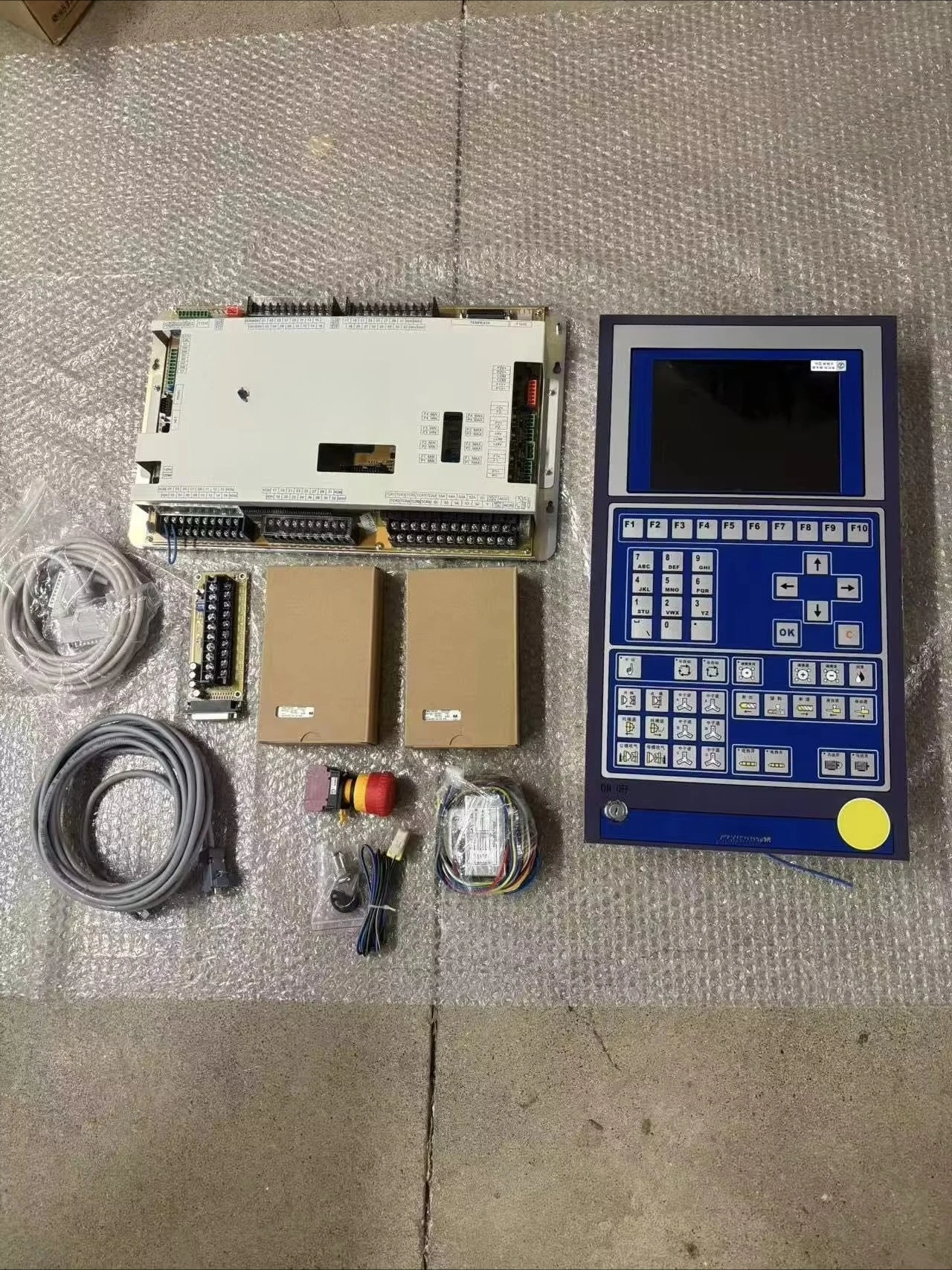 Durable PLC Components for Industrial Molding Machines Available Fast Global Shipping Professional Technical Support