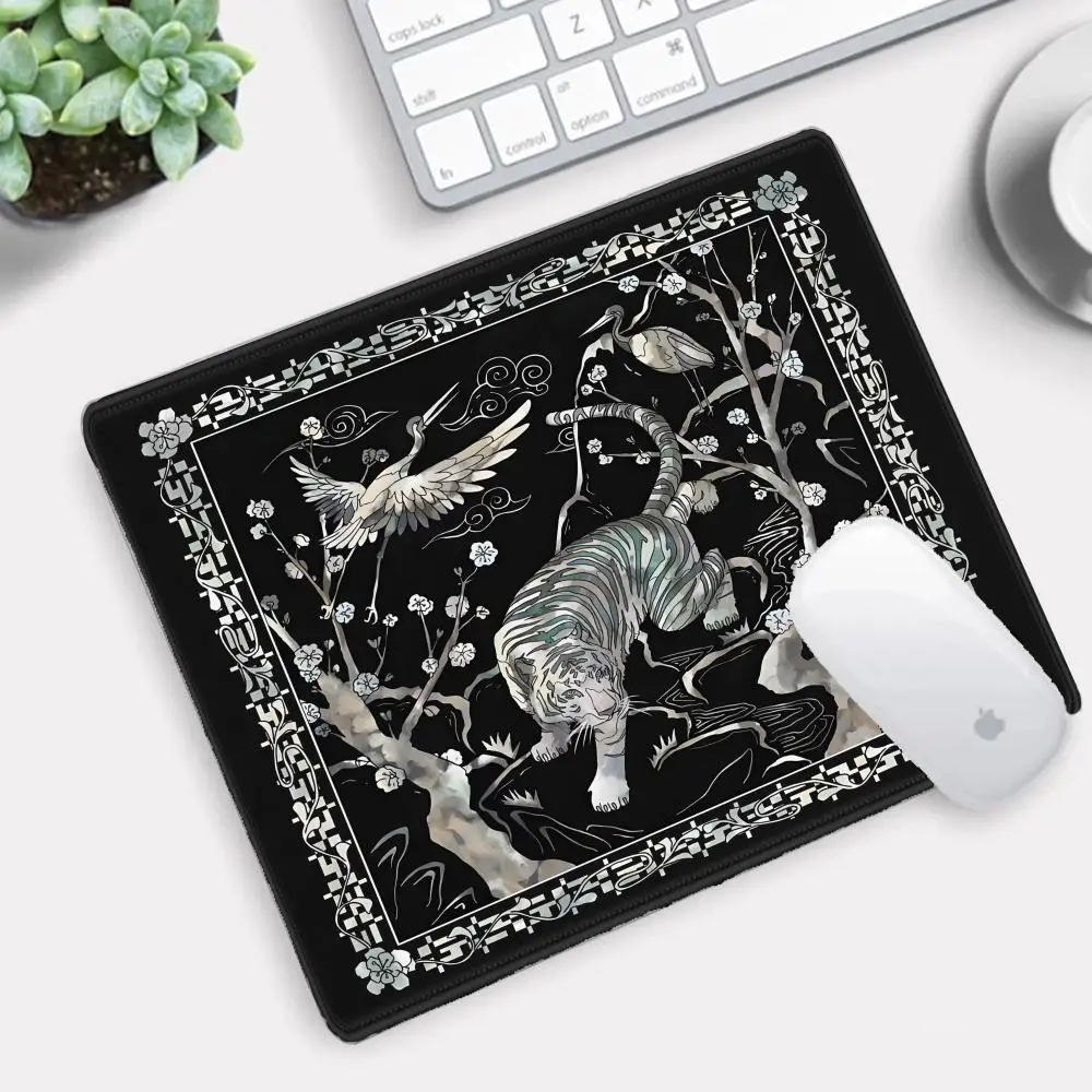 Black and white Design Mouse Pad Large Square Computer Office Game Table Mats 45X40 Rubber Anti-slip Mousepads Tiger Desk Pads