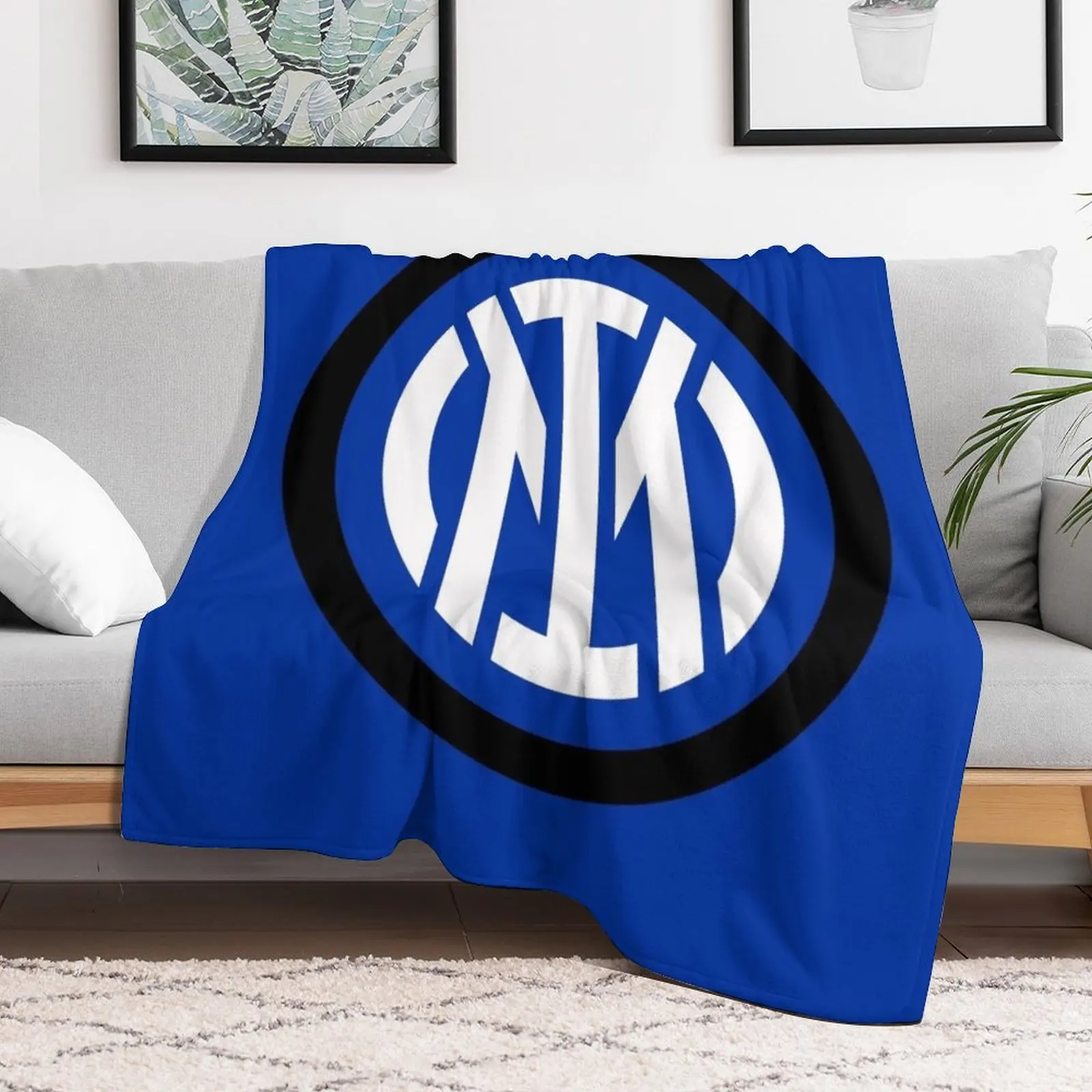 Inter Present Logo Throw Blanket