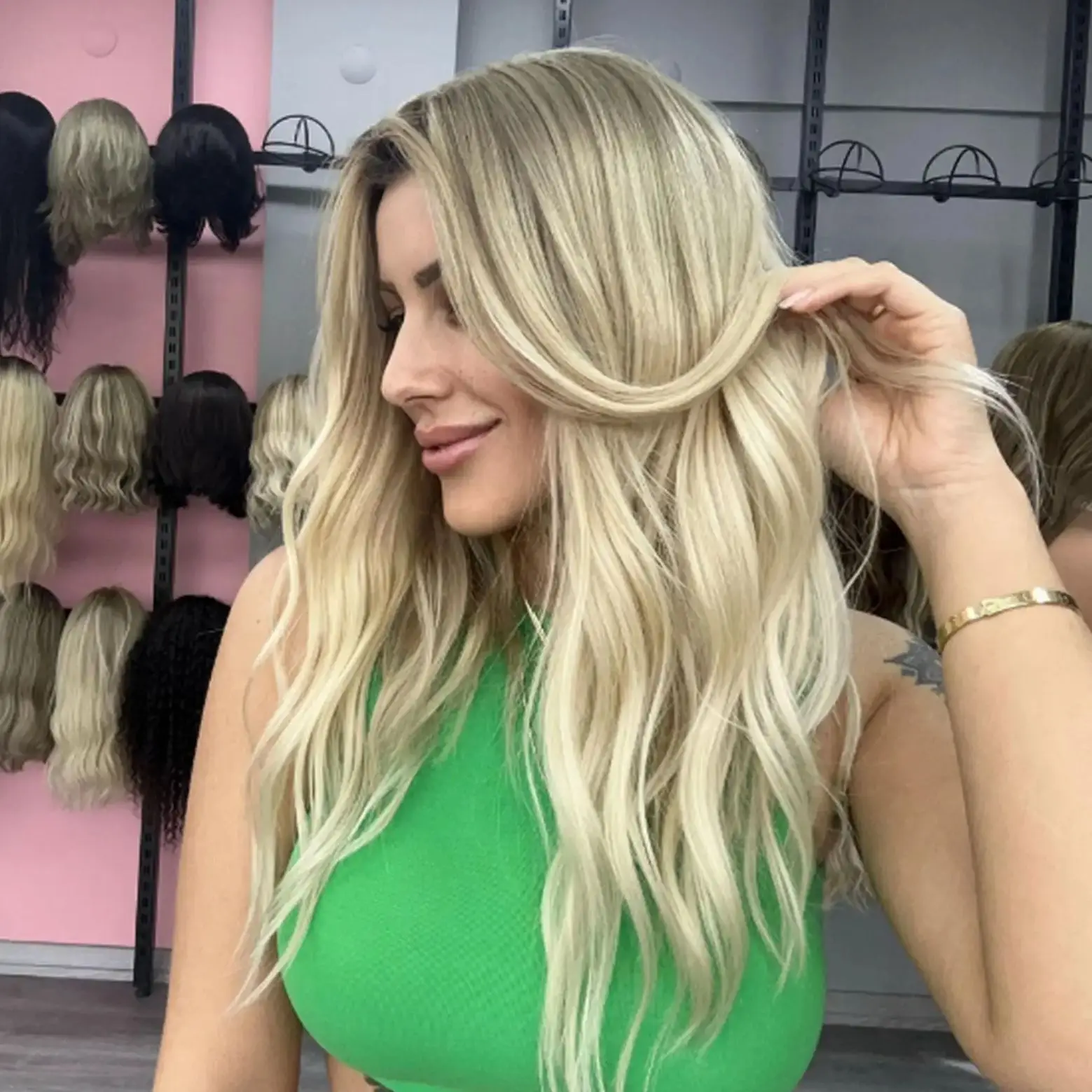 

Women's Wig Ombre Ash Blonde HD Synthetic Lace Frontal Wigs Realistic Look Natural Hairline Long Hair Wig With Dark Roots