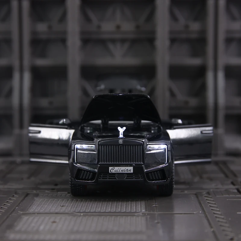 Modelo de coche de aleación 1:32 con comentarios de luz y sonido, juguete para niños, puertas y capó del motor, el maletero se puede abrir