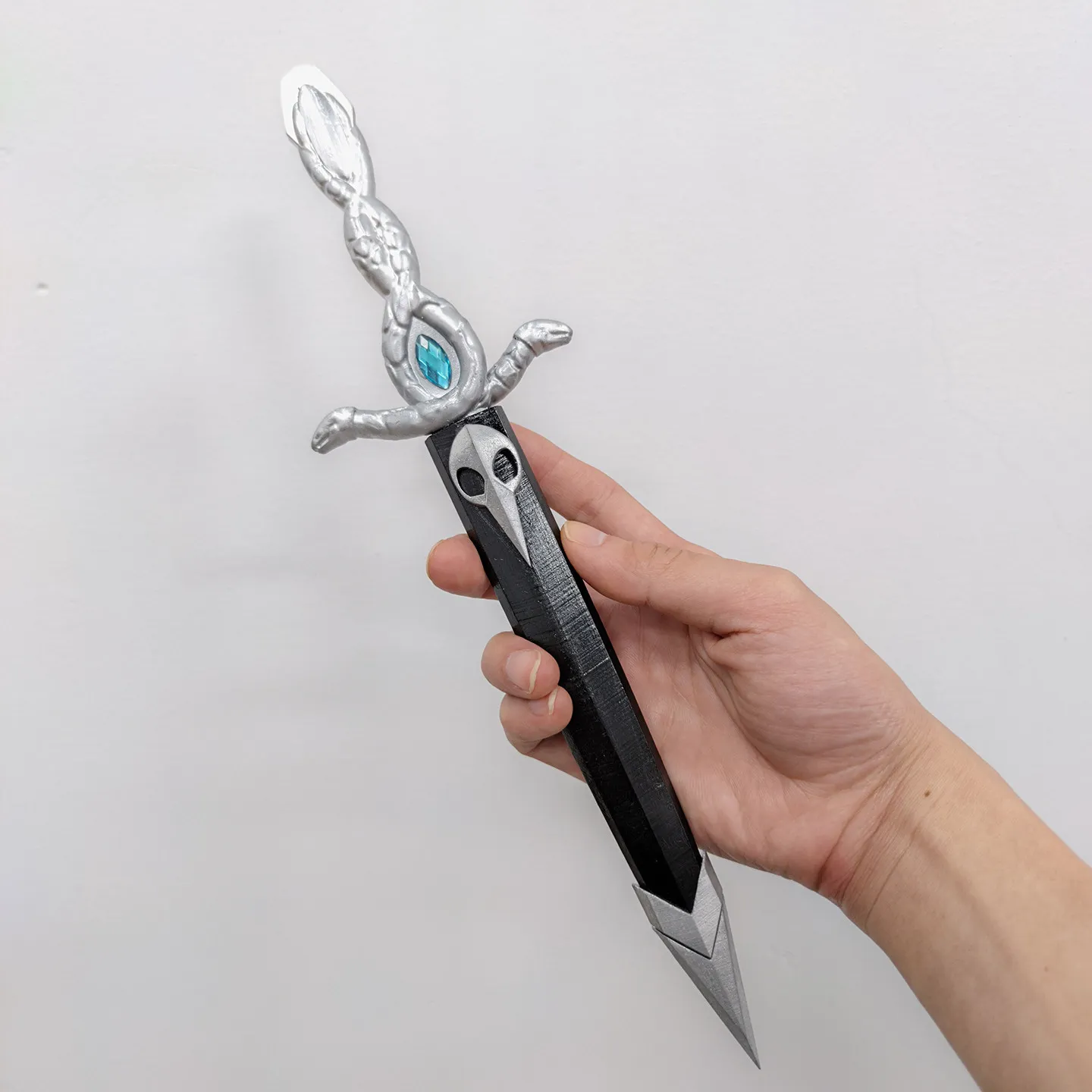 

Костюмный реквизит для косплея: Меч Прорицателя Эли Кларка из игры Identity V. Аксессуары для Хэллоуина, Рождества и тематических вечеринок.