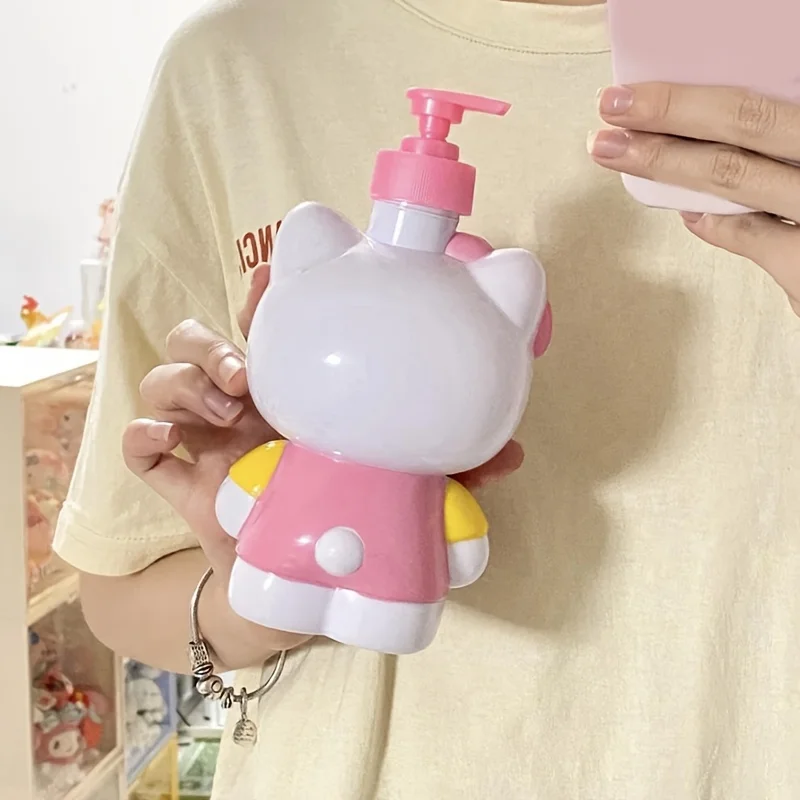 Sanurgente-Bouteille de gel douche Hello Kitty Regina, bouteille de presse de recharge, modèle Kt de dessin animé, désinfectant pour les mains pour enfants