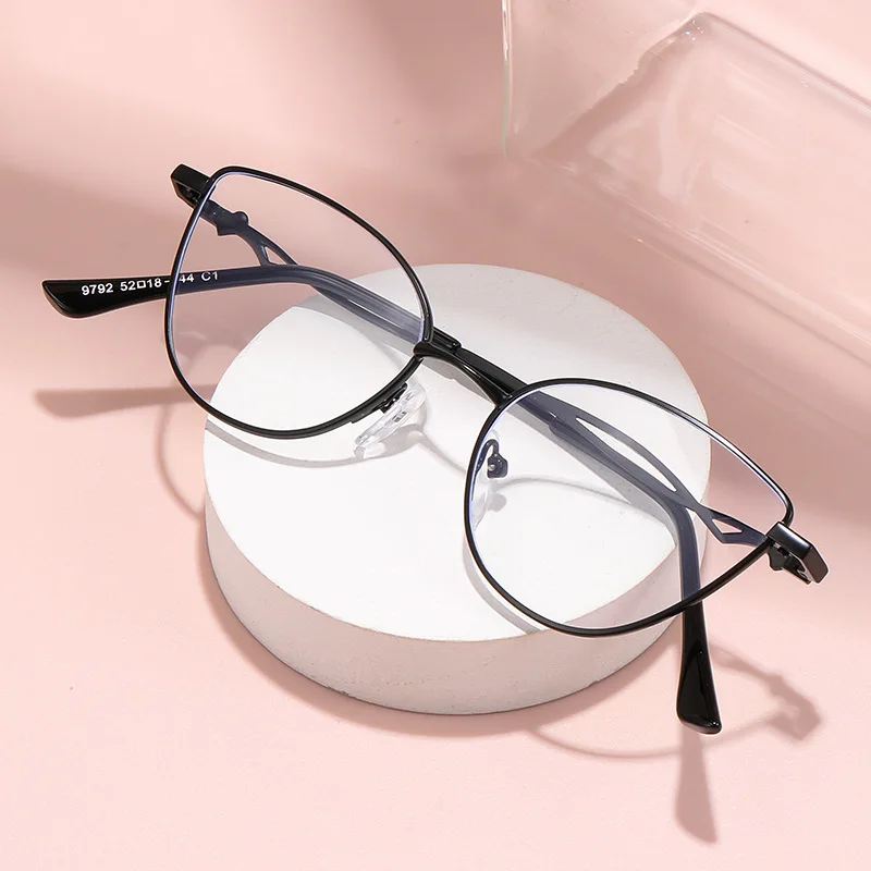 Reading Glasses With Cat-eye Frames, Anti-blue Light Protection, Fashionable And Youthful, Suitable For Middle And Old Age 9792