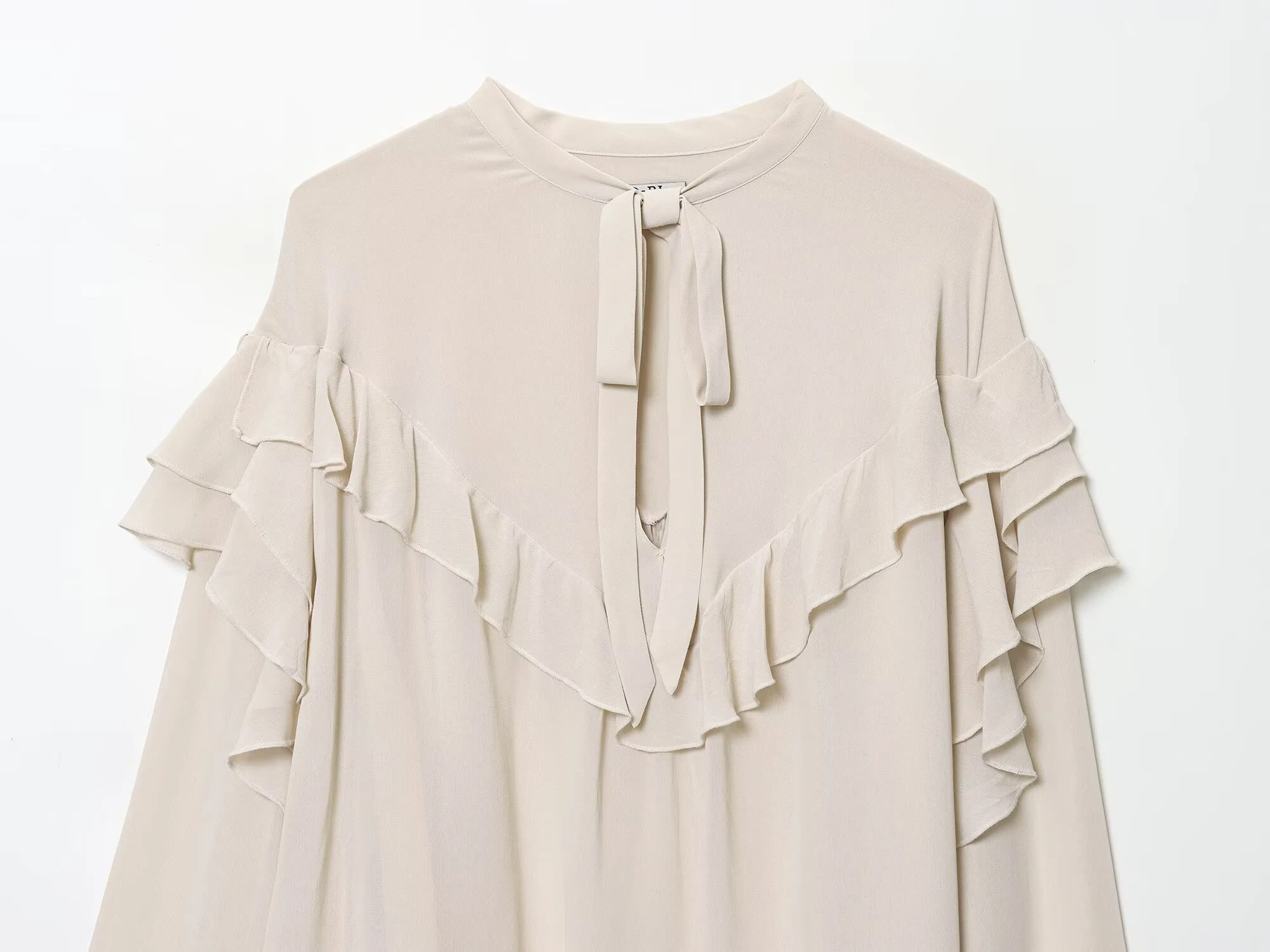 النمط الأوروبي والأمريكي 2025 ملابس نسائية شتاء جديدة مزاجه عادية بسيطة القوس الطبقات قميص الزخرفية