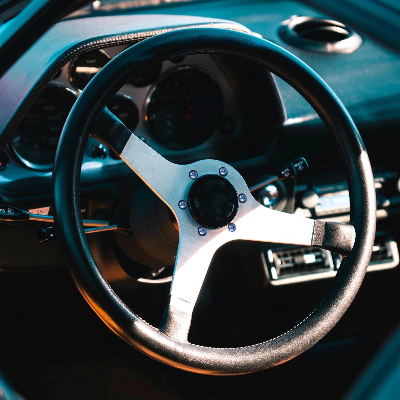 

8pcs Baked Blue M5X0.8 Round Steering Wheel Car Racing Modified Metal Screws Durable Secure Fixing Colorful Screws For Racing