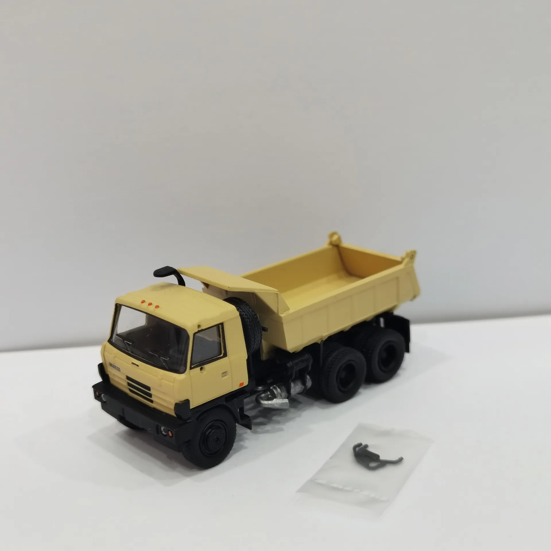 

Diecast BREKINA HO 1/87 Scale Tatra 815 Kipper Too Drag Dump Truck Plastic Material Car Model Collectible Toy Gift Souvenir