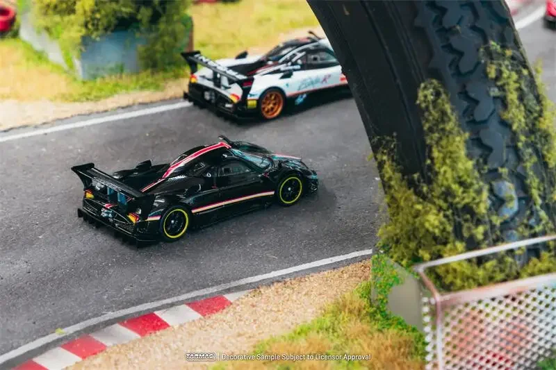 Tarmac Works 1:64 Pagani Zonda Revolutiontion Nero Oro สีดํารถโมเดล Diecast