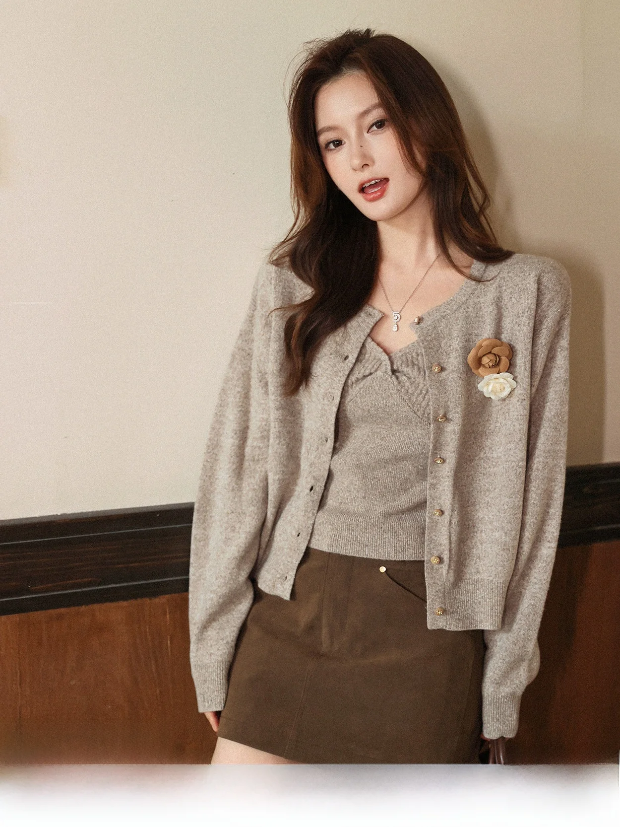 

Женский повседневный укороченный свитер-жилет из двойной вязки с шелком и шерстью, с V-образным вырезом, длинными рукавами, дышащий, с цветочным узором