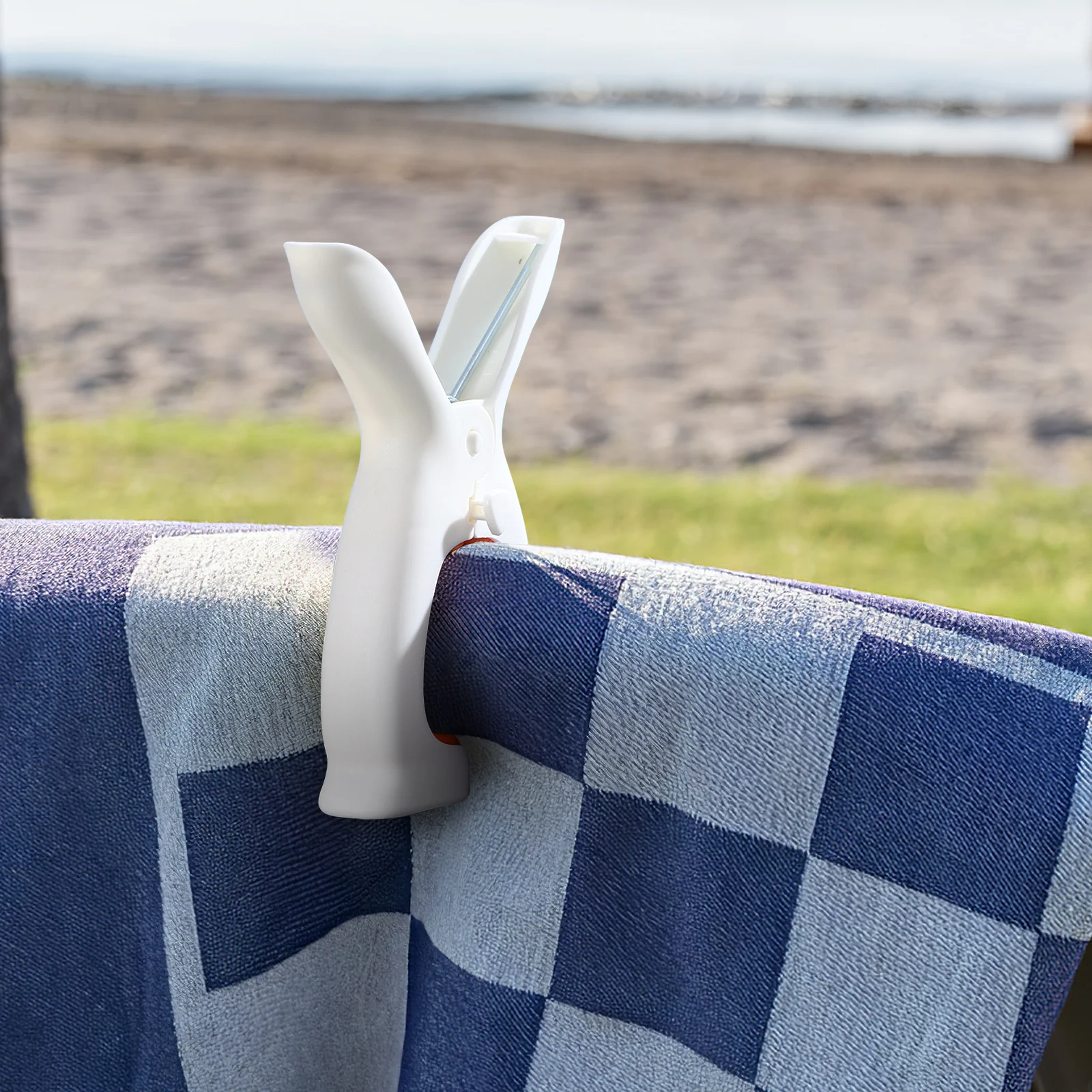 

6 Pcs Drying Clip Heavy Duty Clips Clamp for Beach Towels Holders Chairs Plastic Clothes Pins Large Clamps Windproof