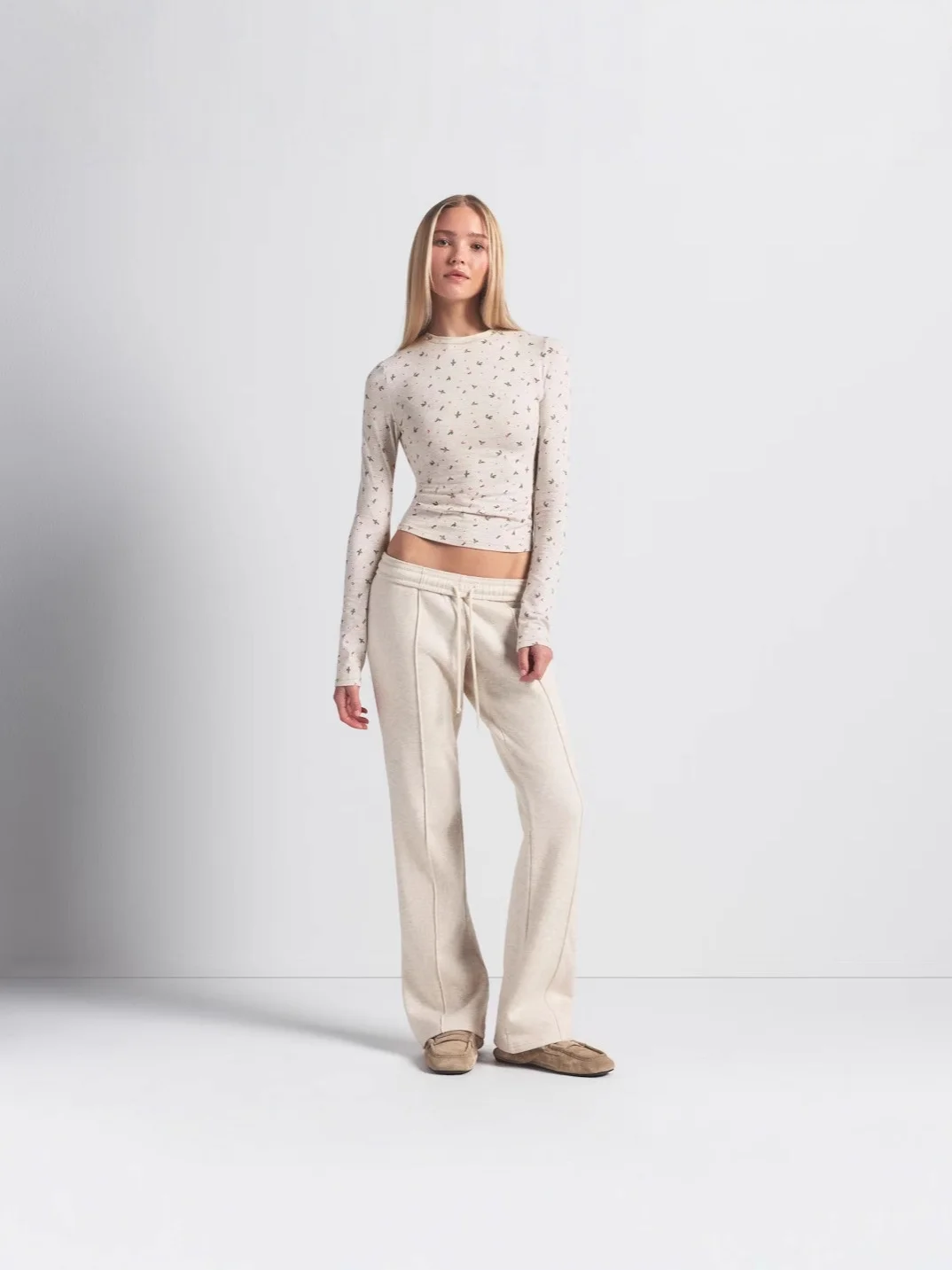 

Новый комплект Cisas Limited: приталенный топ на бретелях и длинные брюки с высокой талией, прямой крой, повседневный стиль для женщин...