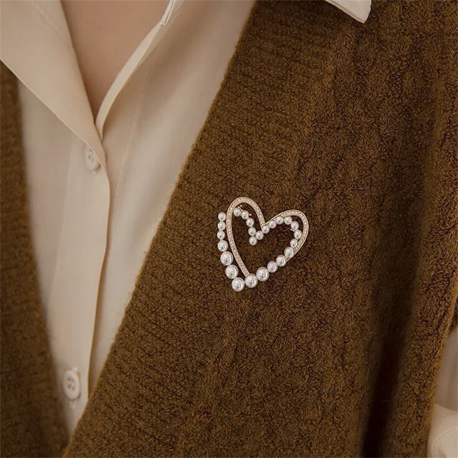 Rinhoo Doppel Schicht Liebe Herz Broschen Für Frauen Elegante Strass Imitation Perle Herz Pins Pullover Strickjacke Schnalle Schmuck – Detail 1