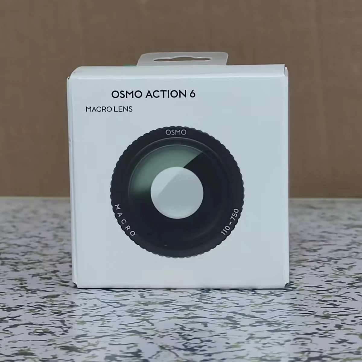 

DJI Osmo Action 6 Macro Lens Focal length range: 11 cm to 75 cm, enabling shallow depth of field at closer distances.