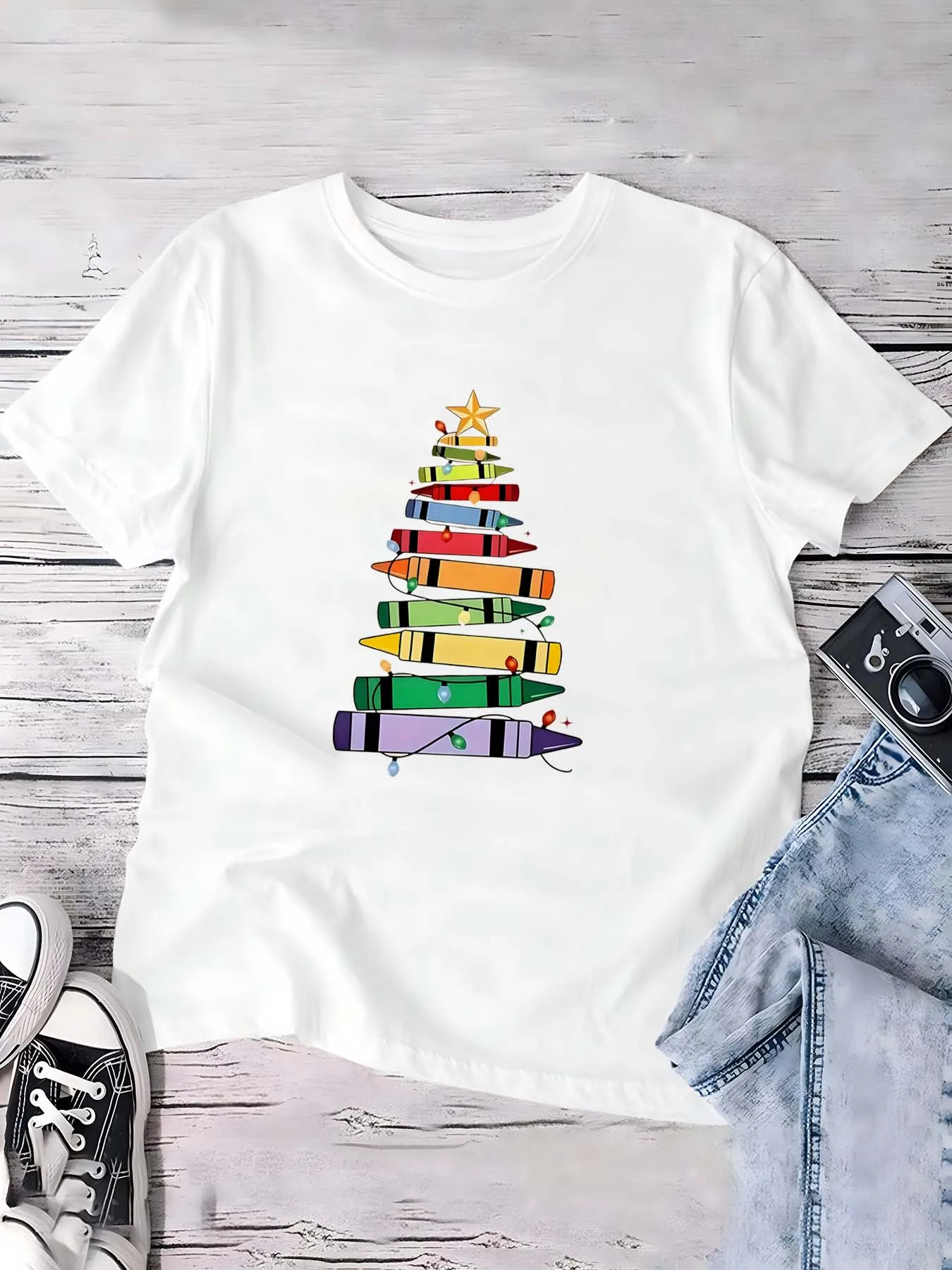 

Красочные карандаши больших размеров, шикарная коллекция одежды, уникальная одежда, испугающая игривую праздничную атмосферу и вневременная элегантность