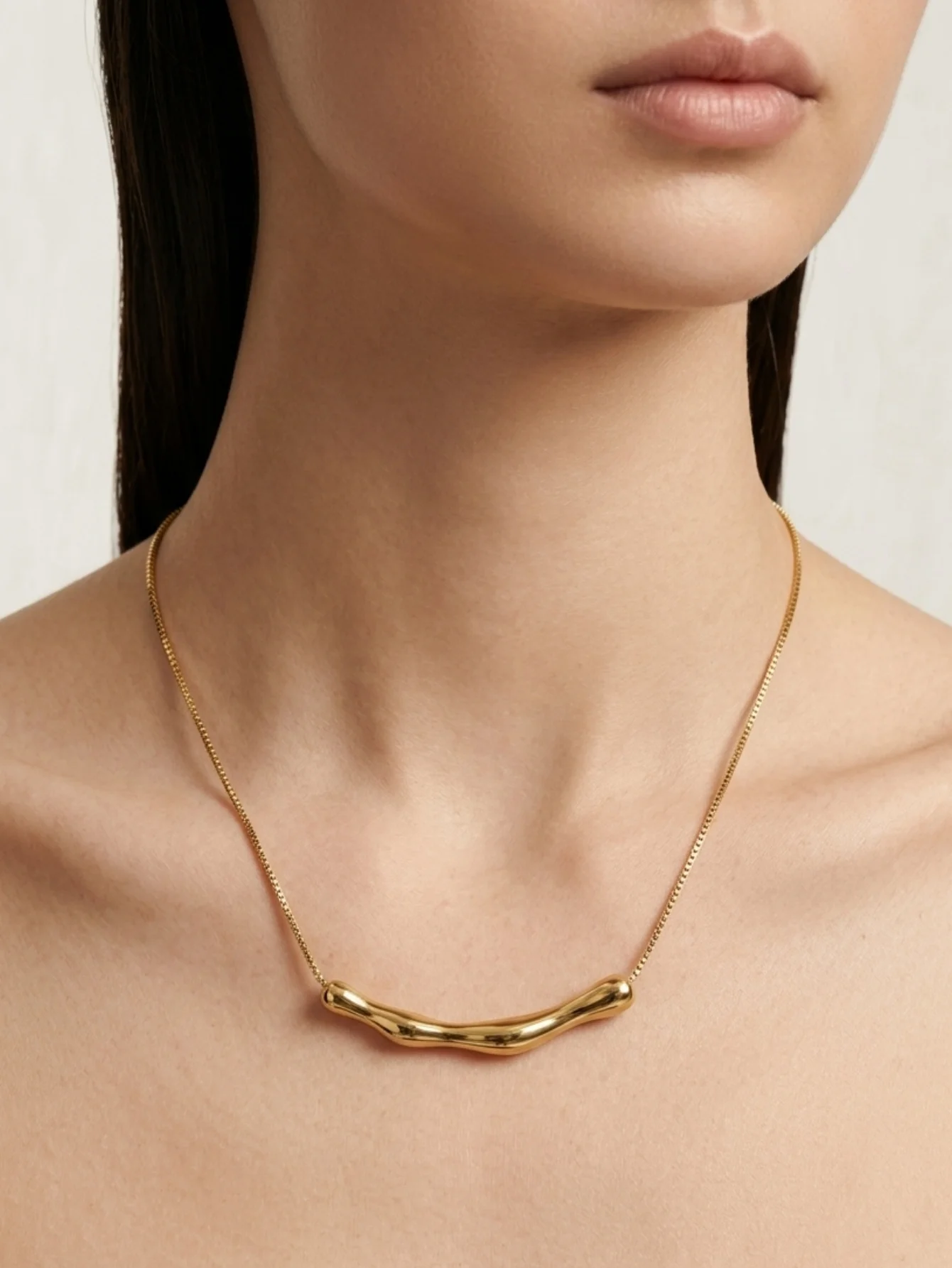 1 Piece of Stainless Steel Plated with 18K Gold, Creative Glossy Hollow Wave Curved Snake Bone Necklace, Minimalist Luxury Clavicle Chain, Suitable for Women's Daily Commute, Gift-Giving, Accessories, Dating, and Party Wear