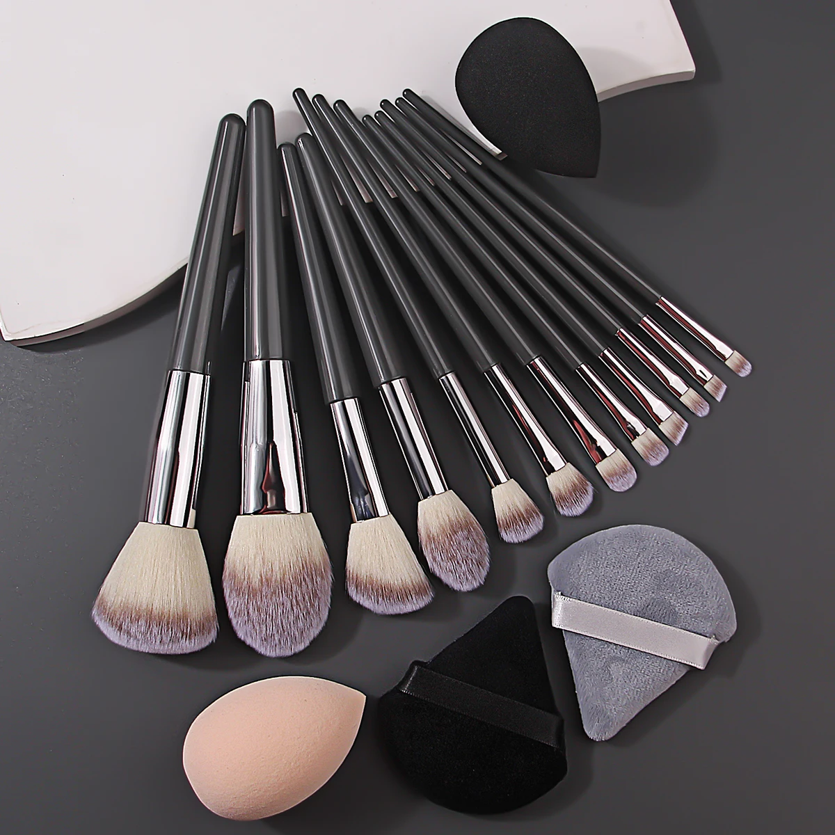 Ensemble de pinceaux de maquillage + 2 mélangeurs de beauté + 2 bouffantes d'éponge triangulaires, poils souples sans Latex, pour un maquillage complet, voyage quotidien, nouveauté 2025