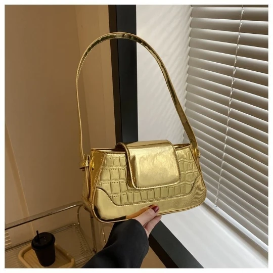 Goldene neue Mädchen Frau Messenger Trend Kette Umhängetaschen Pu PVC Leder Frauen Dame glänzende Handtasche Geldbörsen Mini kleine Tasche