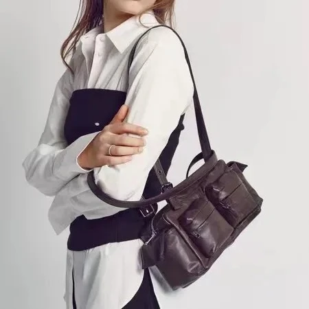 Корейская новинка 2025 года, мотоциклетные сумки, женская сумка через плечо, маленькая дизайнерская пригородная сумка из воловьей кожи, сумка на одно плечо