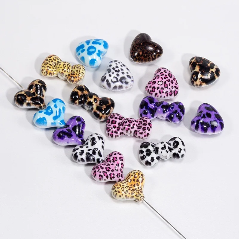 

Новое поступление, 50 шт./лот, леопардовый принт, мультяшные сердечки, звезды, бант, акриловые бусины с прямыми отверстиями, ювелирные изделия своими руками, аксессуары для волос для одежды