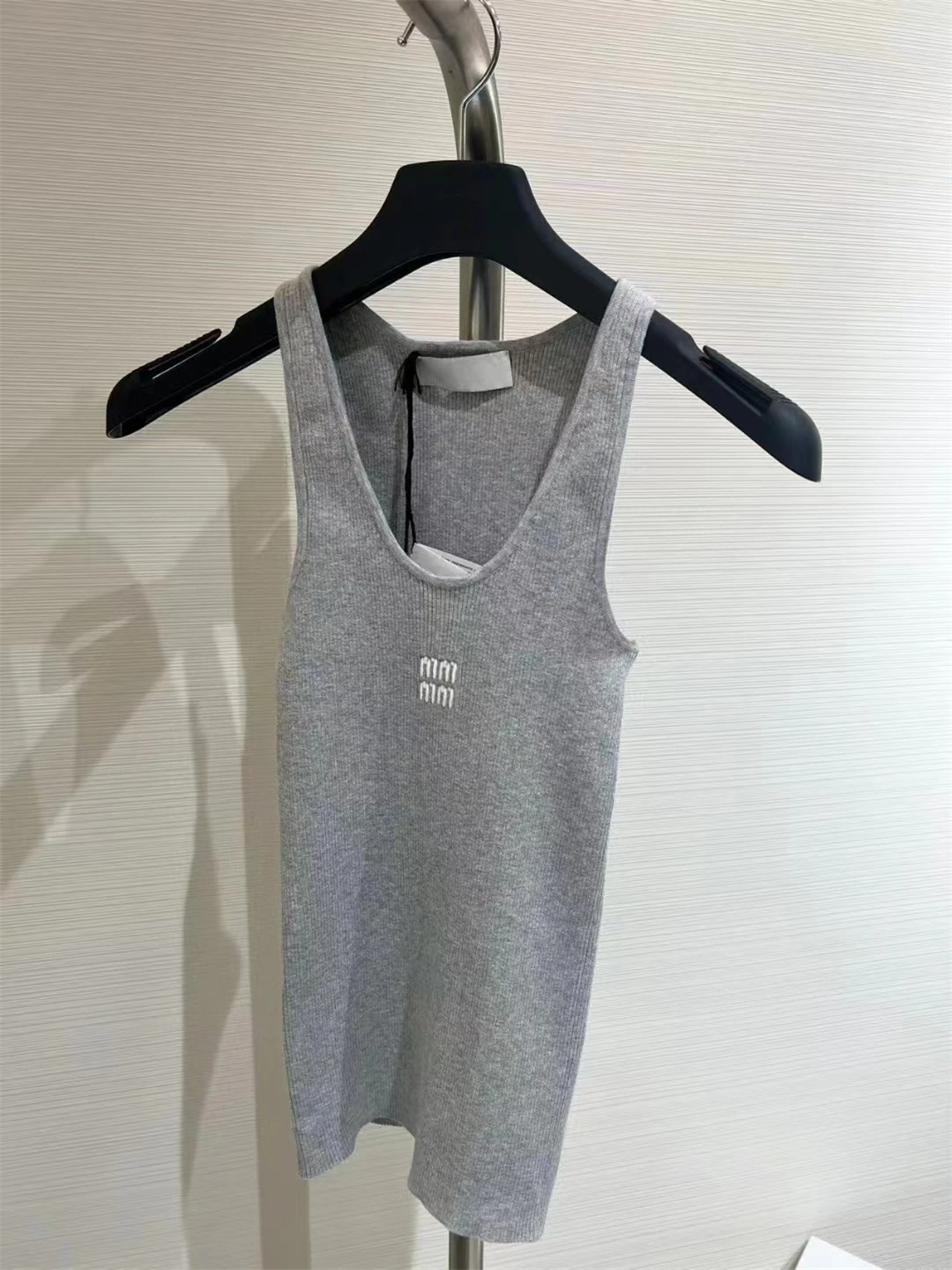 

Женский летний вязаный жилет без рукавов, новый простой топ из хлопка с вышивкой