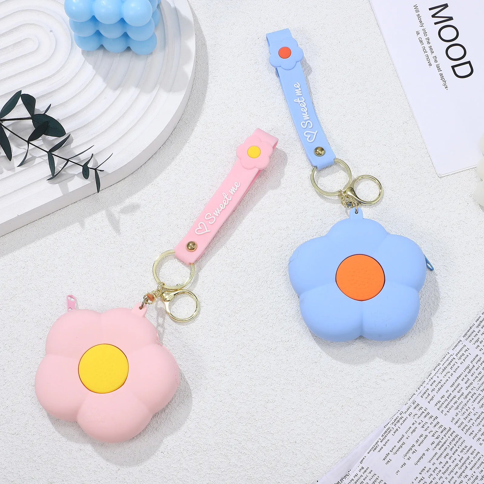 

Набор из 2-х маленьких силиконовых кошельков-монетниц с мультяшным цветочным дизайном, портативные чехлы на молнии для ключей, помады, мелочи, карт, наушников