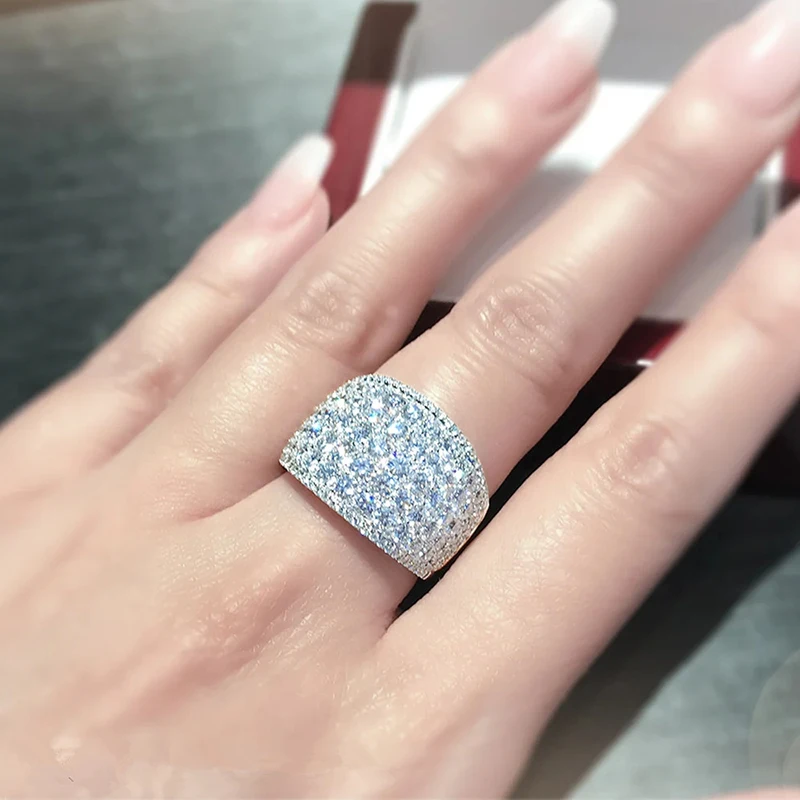 Huitan New Bling Bling Frauen Ringe für Hochzeit Verlobung feier hochwertige silberne Farbe Fingerring modernen Modeschmuck