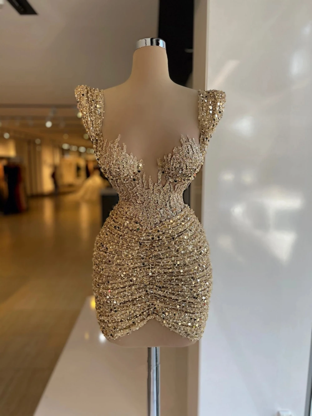 Sexy Deep V-neck Sleeveless Cocktail Dresses Sparkly Sequins Pearls Evening Dress Luxury Mini Sheath Prom Gown Robe De Mariée