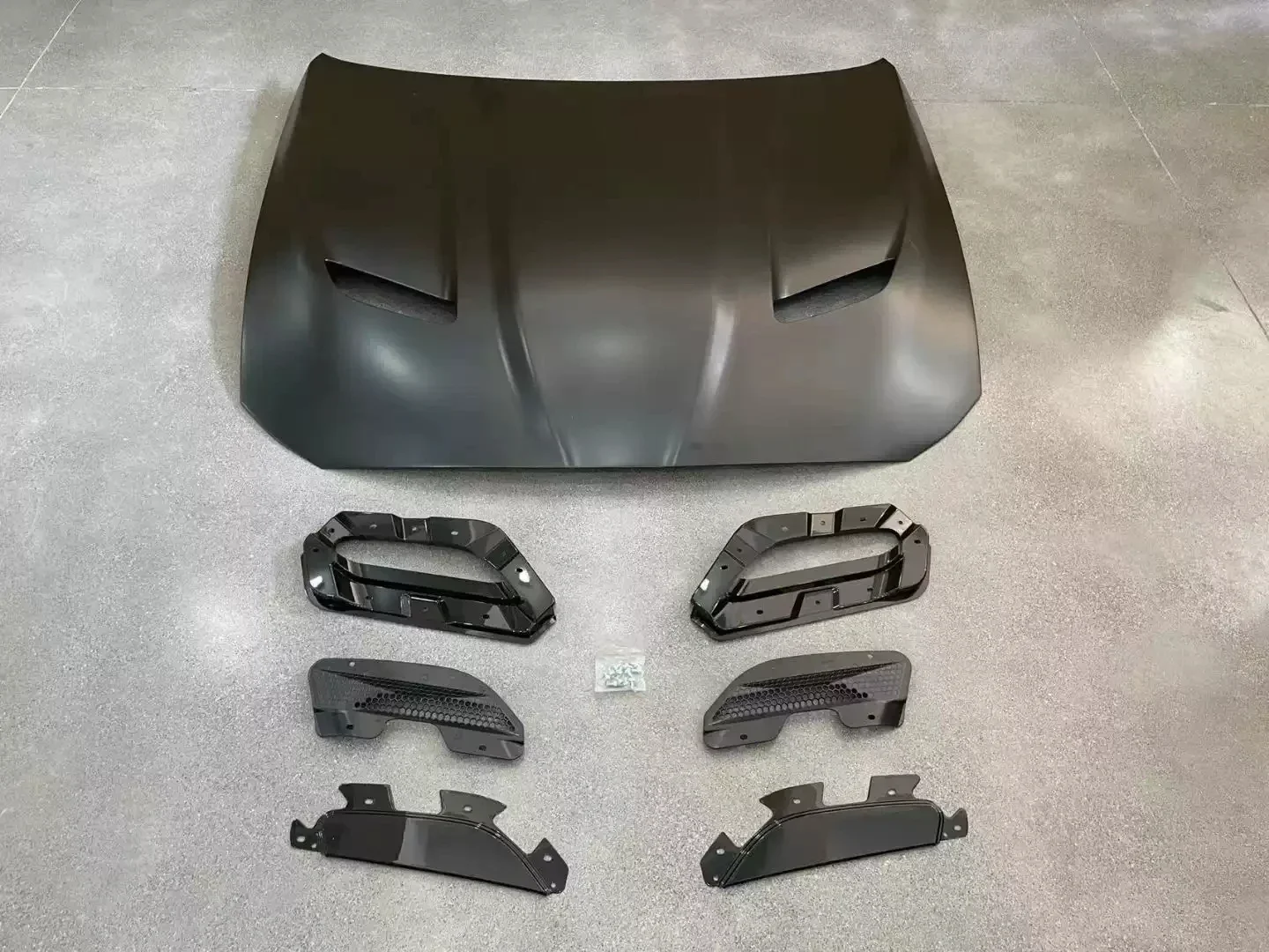 

For BMW 5 series F18 F10 2011-17 modified cs Car Body Parts Air Vent Hood Bonnet Cover Engine Hood Cover
