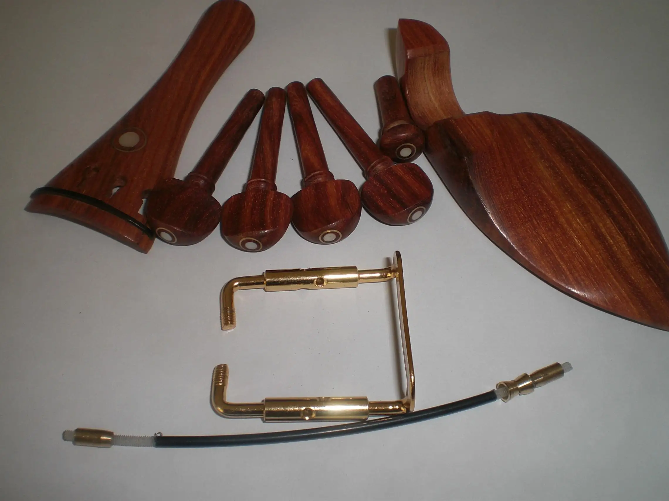 1 Set Rose Wood Violin Fitting with Chin Rest Clamp and Nylon Tail Gut 4/4 Size