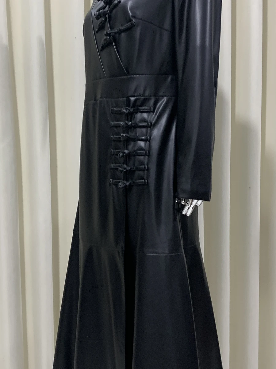 Cappotto in morbida ecopelle aderente nero extra lungo primavera autunno donna scollo a V elegante design di lusso alla moda in stile cinese